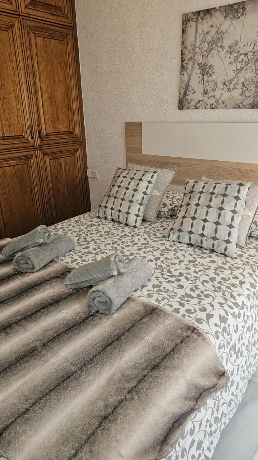Ideal Holiday Apartment One Bedroom City Center Malaga Ngoại thất bức ảnh