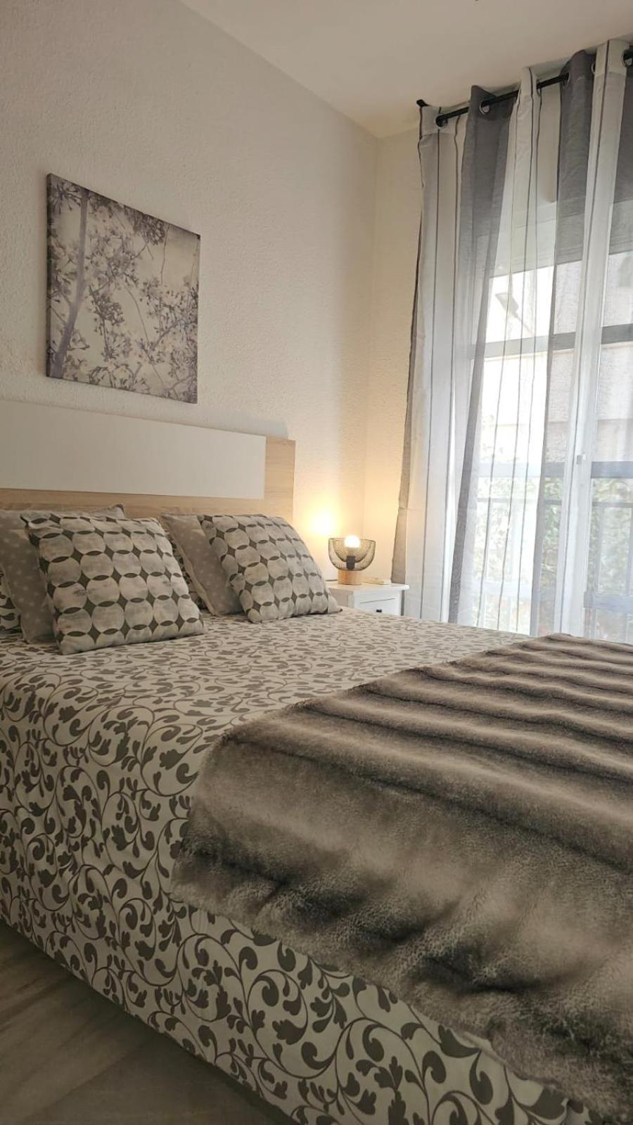 Ideal Holiday Apartment One Bedroom City Center Malaga Ngoại thất bức ảnh