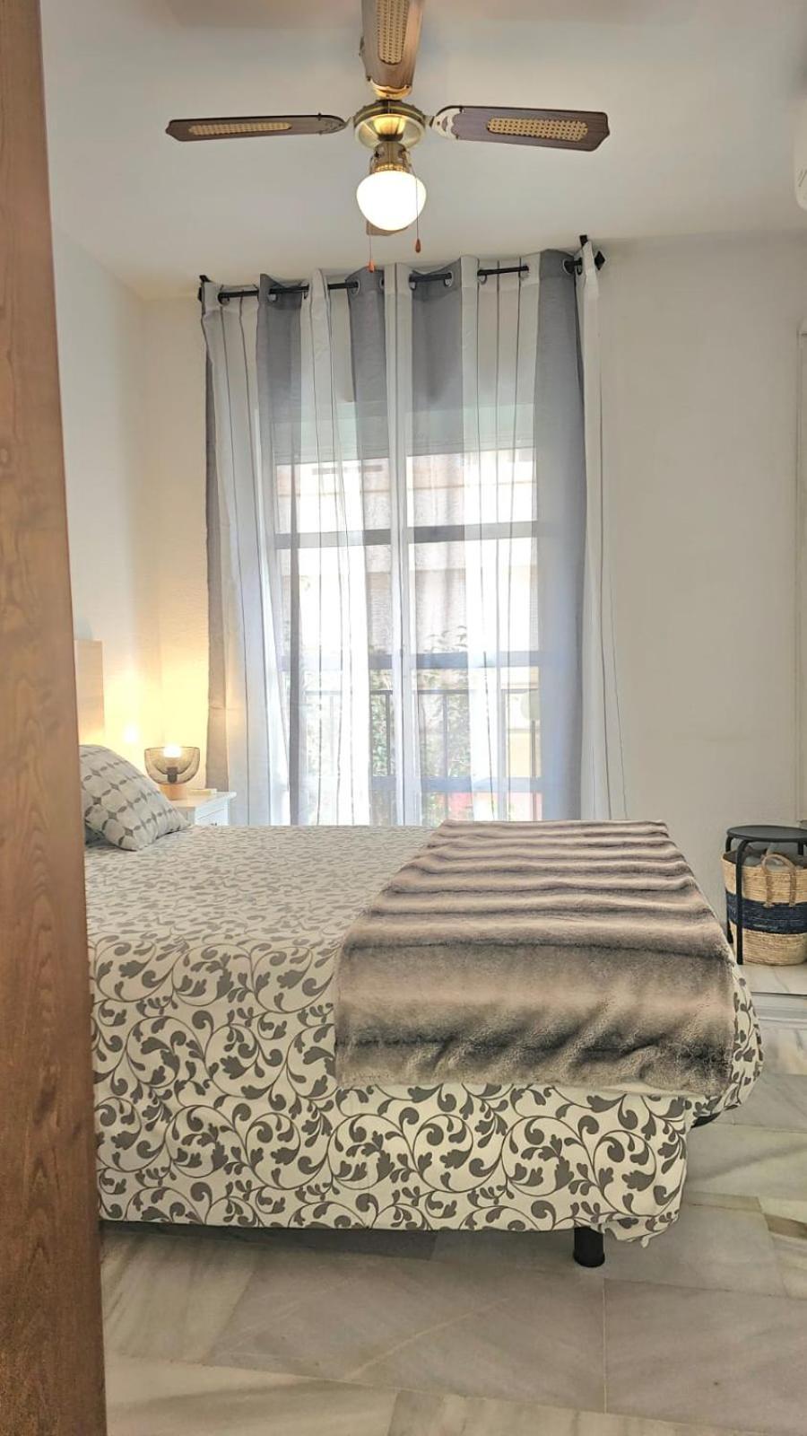 Ideal Holiday Apartment One Bedroom City Center Malaga Ngoại thất bức ảnh